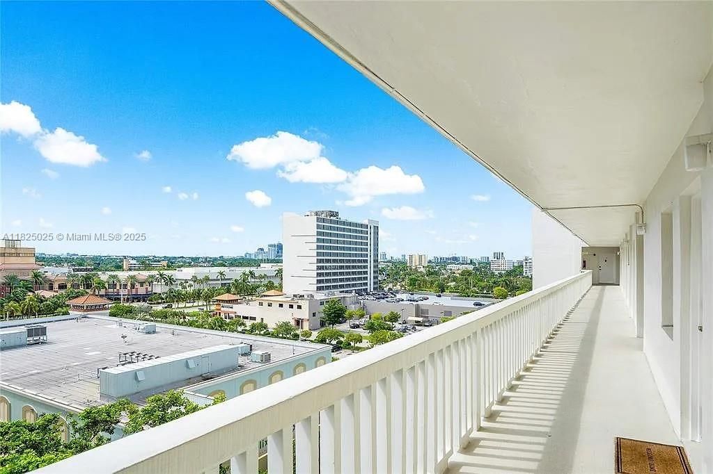 For Sale: $290,000 (2 beds, 1 baths, 970 Square Feet)