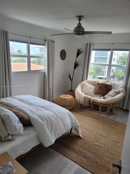 For Sale: $290,000 (2 beds, 1 baths, 970 Square Feet)