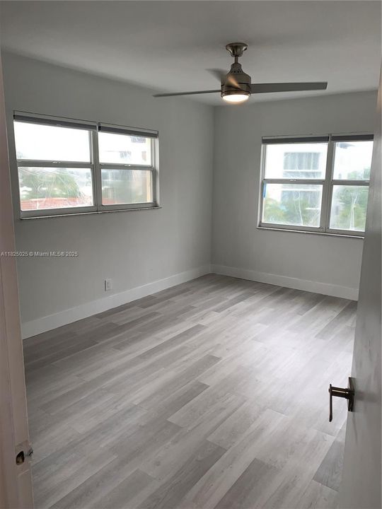 For Sale: $290,000 (2 beds, 1 baths, 970 Square Feet)