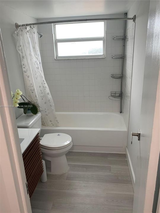 For Sale: $290,000 (2 beds, 1 baths, 970 Square Feet)