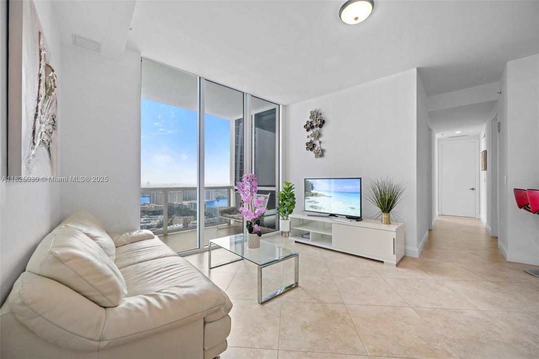 For Sale: $1,790,000 (2 beds, 2 baths, 1577 Square Feet)