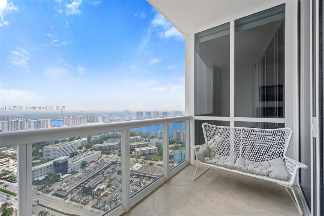 For Sale: $1,790,000 (2 beds, 2 baths, 1577 Square Feet)