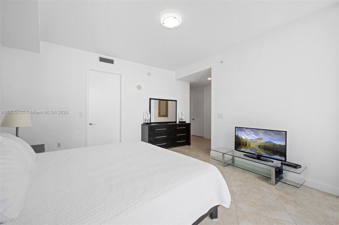 For Sale: $1,790,000 (2 beds, 2 baths, 1577 Square Feet)