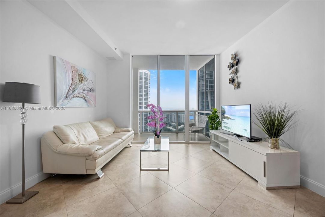 For Sale: $1,790,000 (2 beds, 2 baths, 1577 Square Feet)