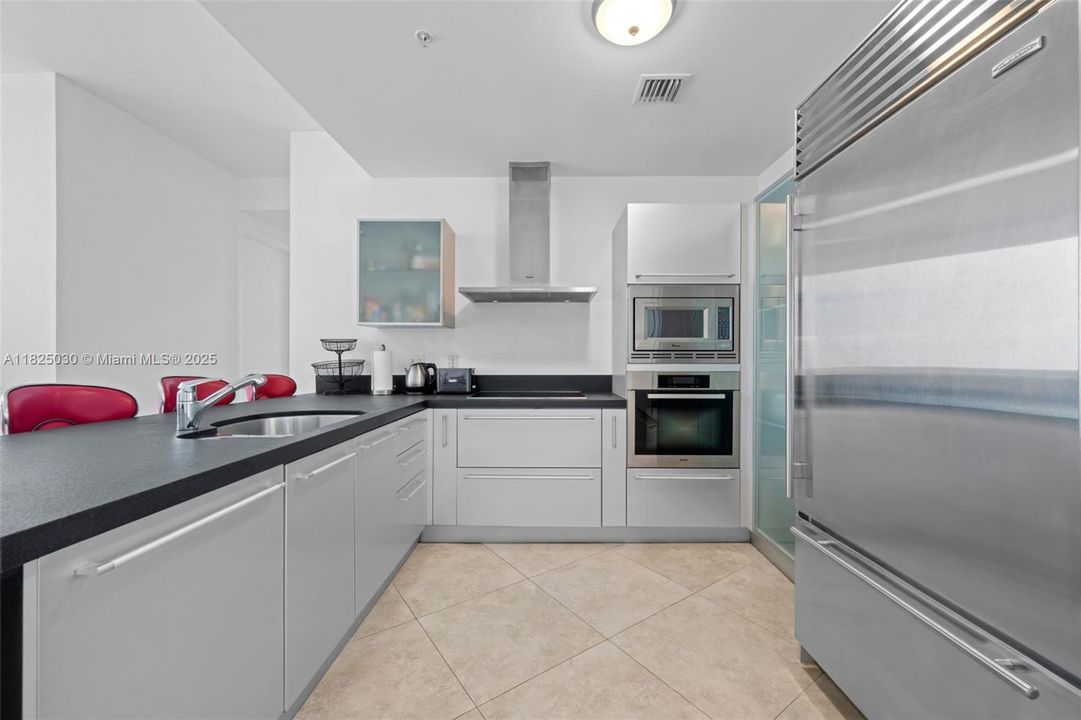 For Sale: $1,790,000 (2 beds, 2 baths, 1577 Square Feet)