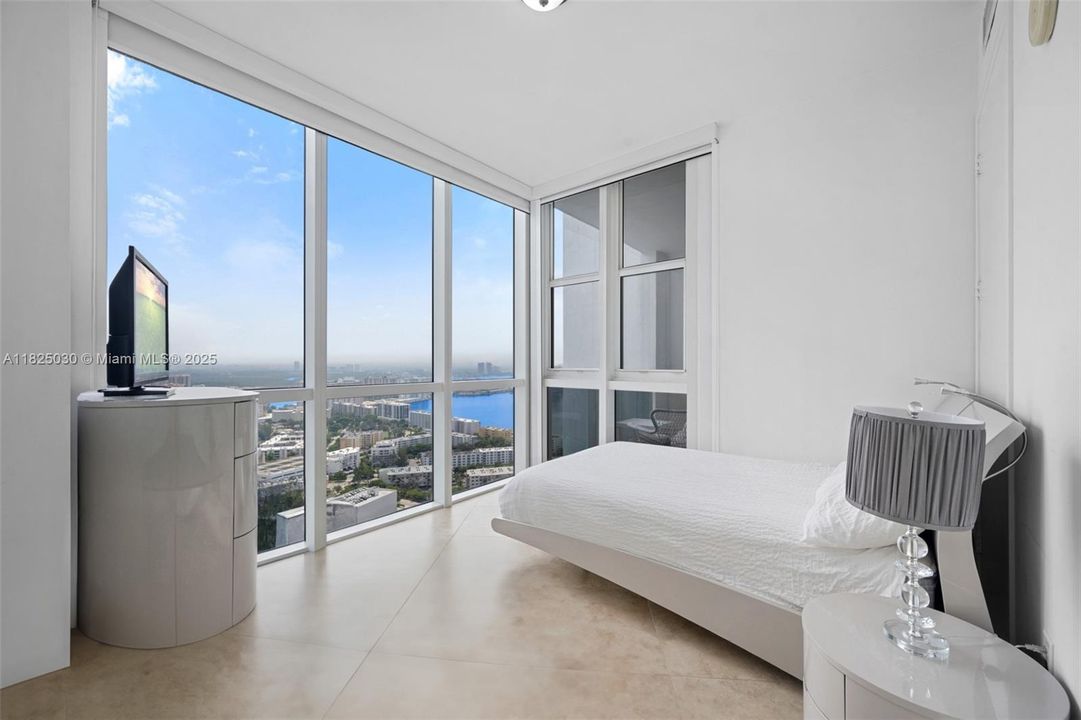 For Sale: $1,790,000 (2 beds, 2 baths, 1577 Square Feet)