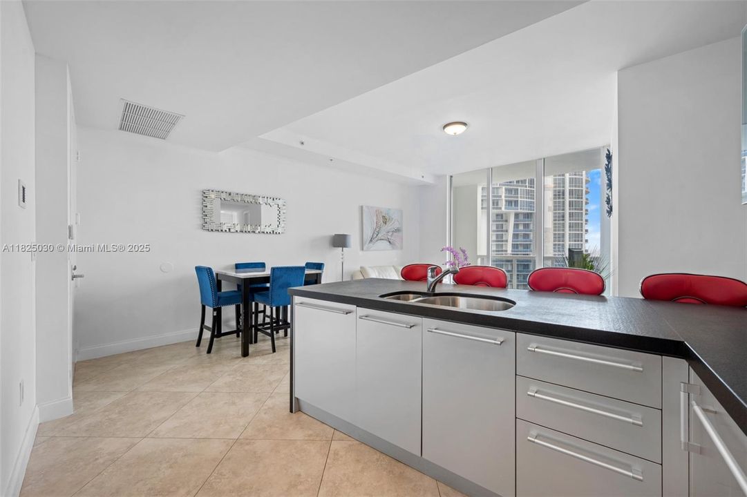 For Sale: $1,790,000 (2 beds, 2 baths, 1577 Square Feet)