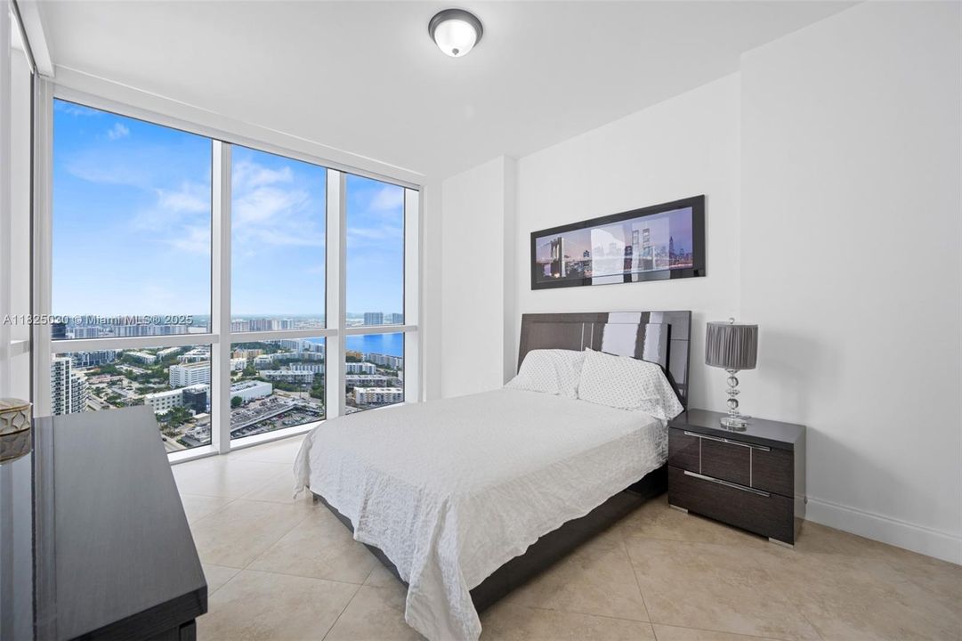 For Sale: $1,790,000 (2 beds, 2 baths, 1577 Square Feet)