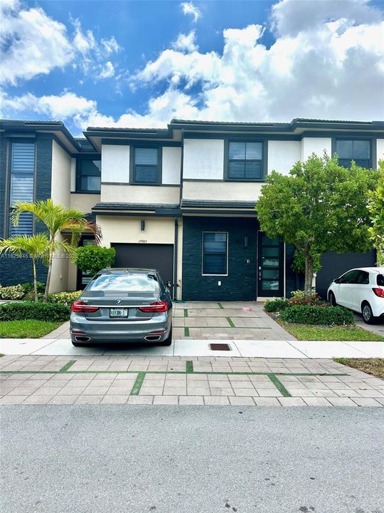 For Rent: $3,700 (3 beds, 3 baths, 1850 Square Feet)