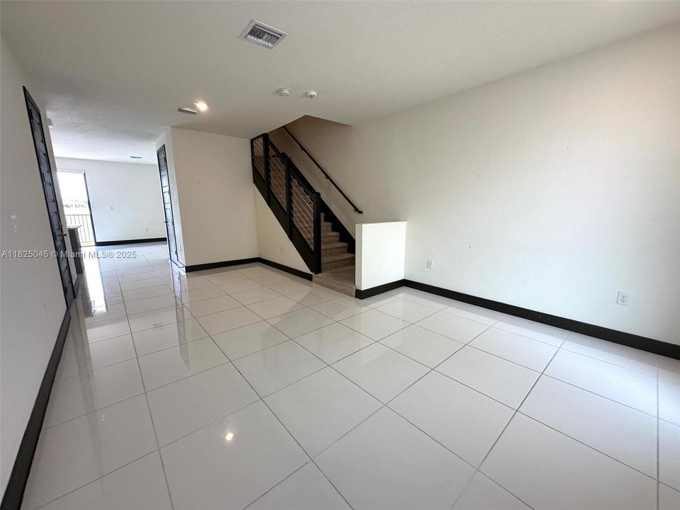 For Rent: $3,700 (3 beds, 3 baths, 1850 Square Feet)