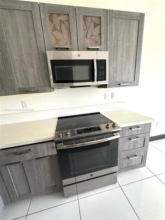 For Rent: $3,700 (3 beds, 3 baths, 1850 Square Feet)