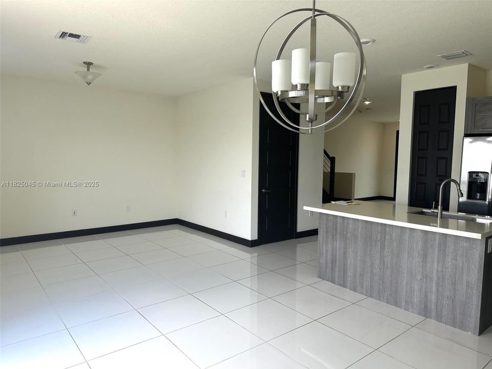For Rent: $3,700 (3 beds, 3 baths, 1850 Square Feet)