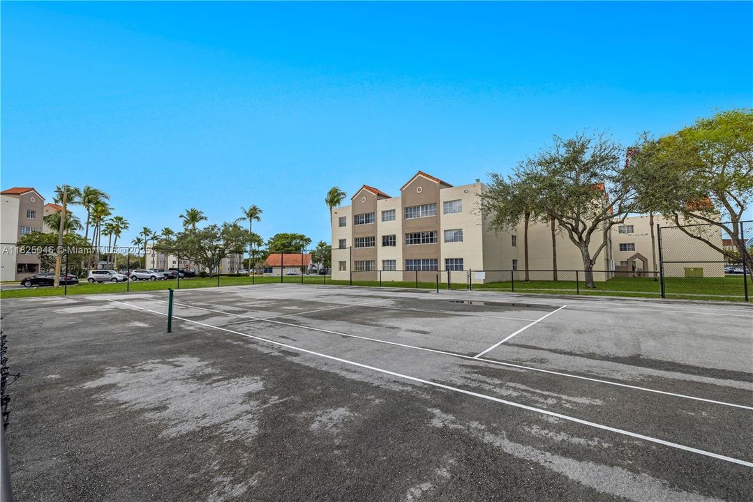 Activo con contrato: $254,500 (2 camas, 2 baños, 1004 Pies cuadrados)