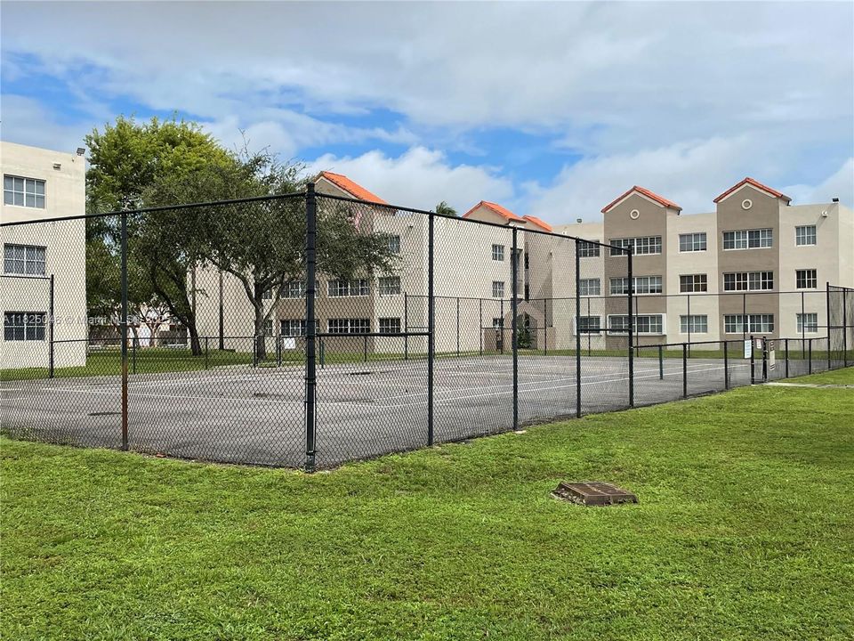 Activo con contrato: $254,500 (2 camas, 2 baños, 1004 Pies cuadrados)