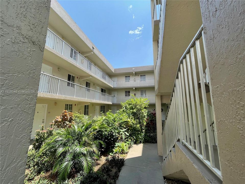 Activo con contrato: $254,500 (2 camas, 2 baños, 1004 Pies cuadrados)