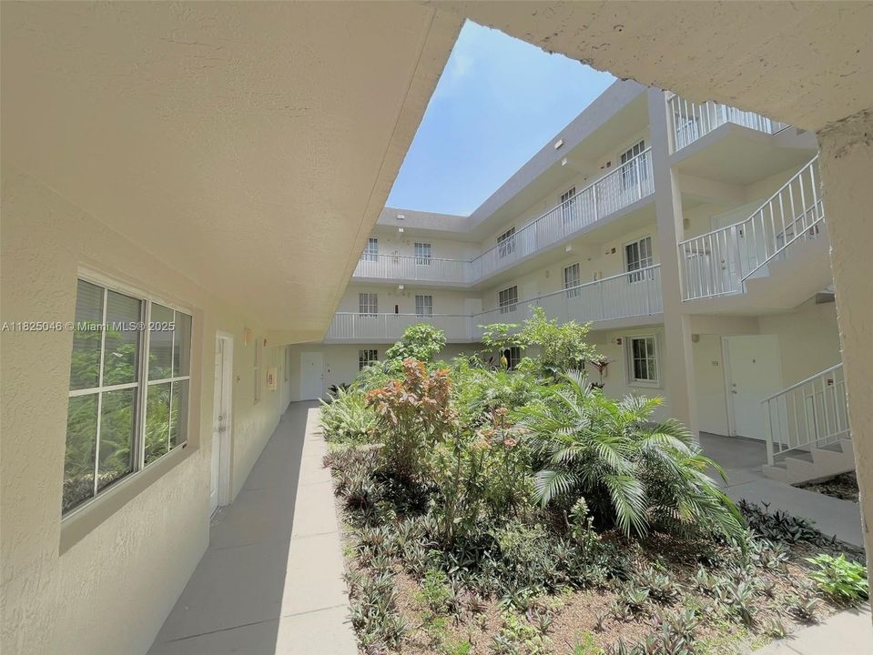 Activo con contrato: $254,500 (2 camas, 2 baños, 1004 Pies cuadrados)