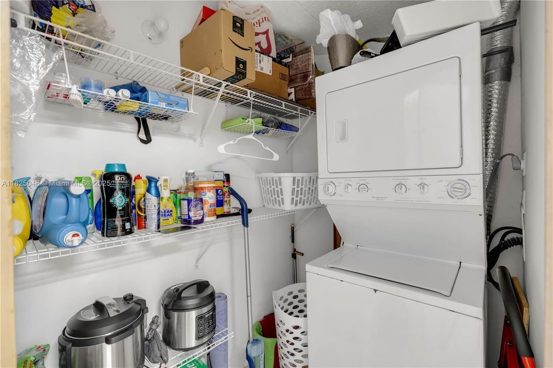 Activo con contrato: $254,500 (2 camas, 2 baños, 1004 Pies cuadrados)