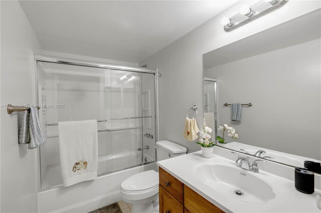 Activo con contrato: $254,500 (2 camas, 2 baños, 1004 Pies cuadrados)