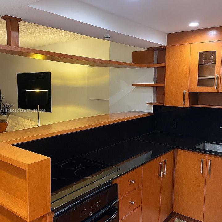 На продажу: $269,000 (1 спален, 1 ванн, 755 Квадратных фут)