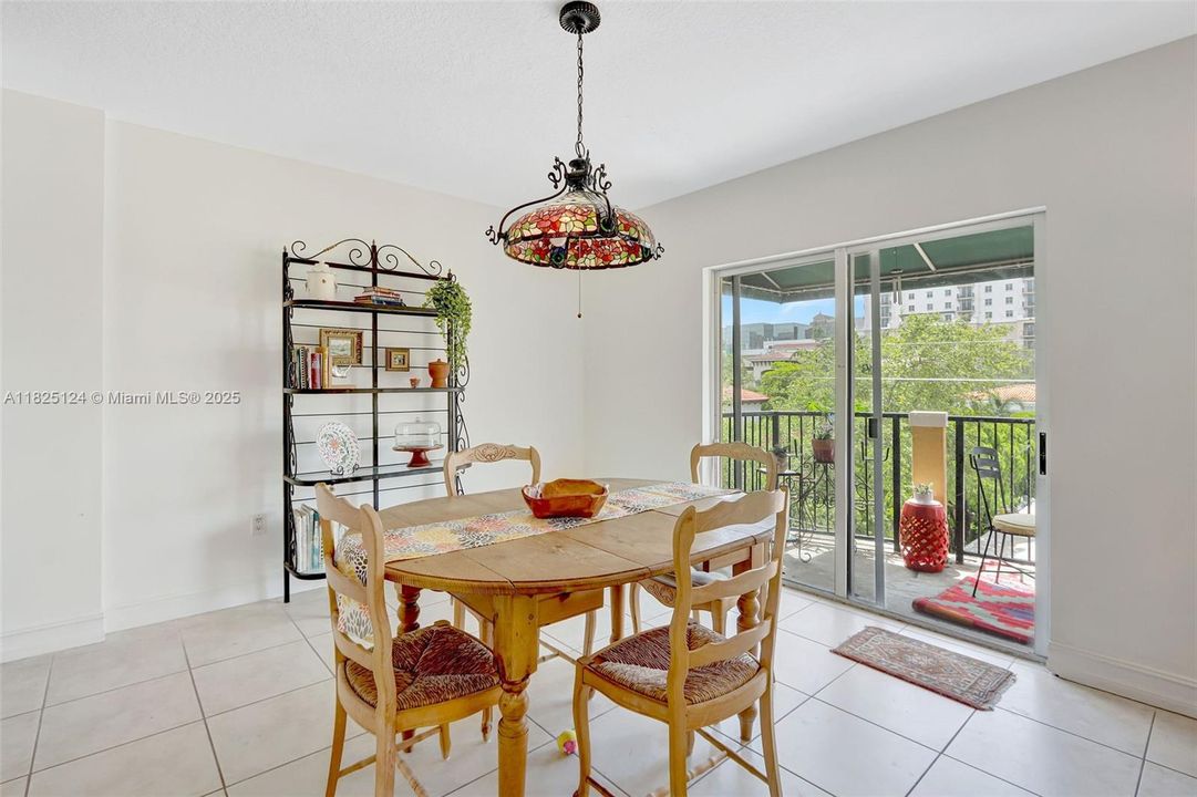 For Sale: $530,000 (2 beds, 2 baths, 1176 Square Feet)