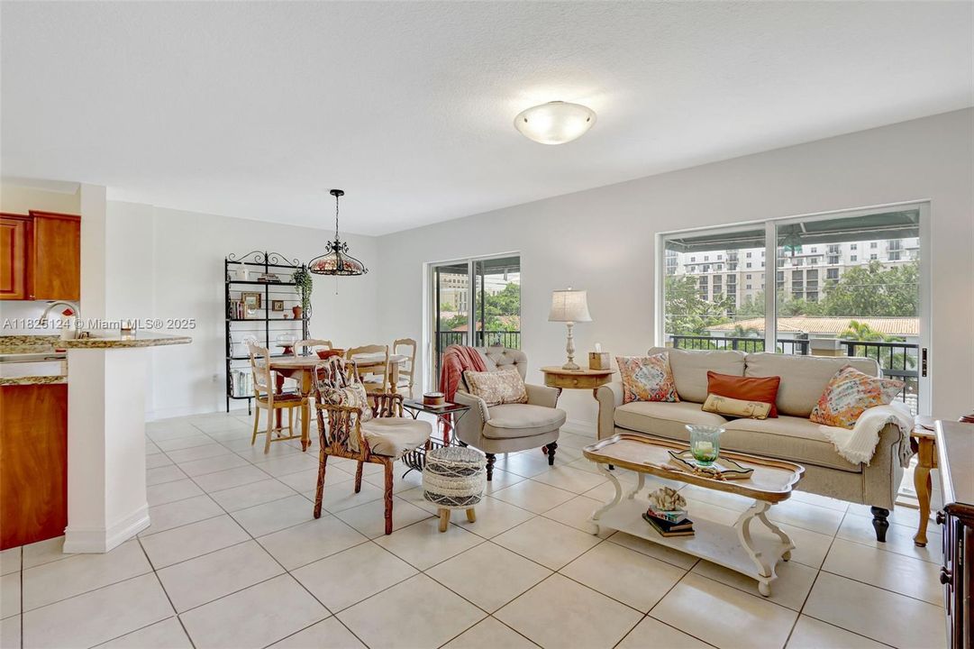 For Sale: $530,000 (2 beds, 2 baths, 1176 Square Feet)