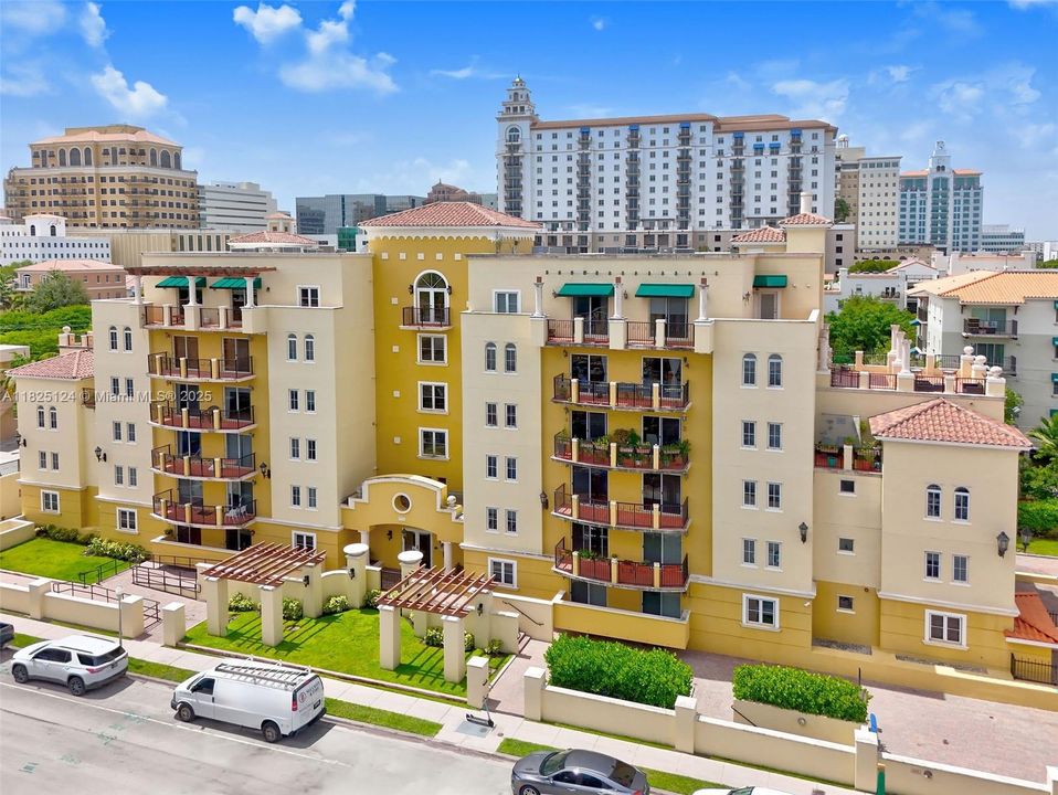 For Sale: $530,000 (2 beds, 2 baths, 1176 Square Feet)