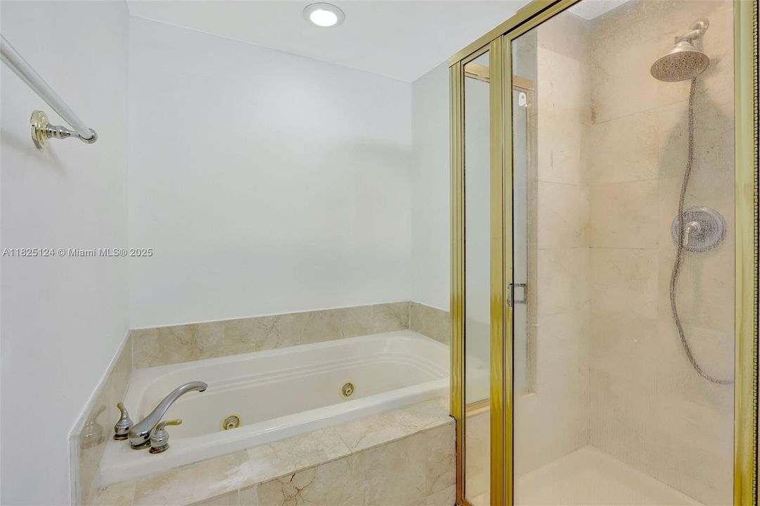 For Sale: $530,000 (2 beds, 2 baths, 1176 Square Feet)