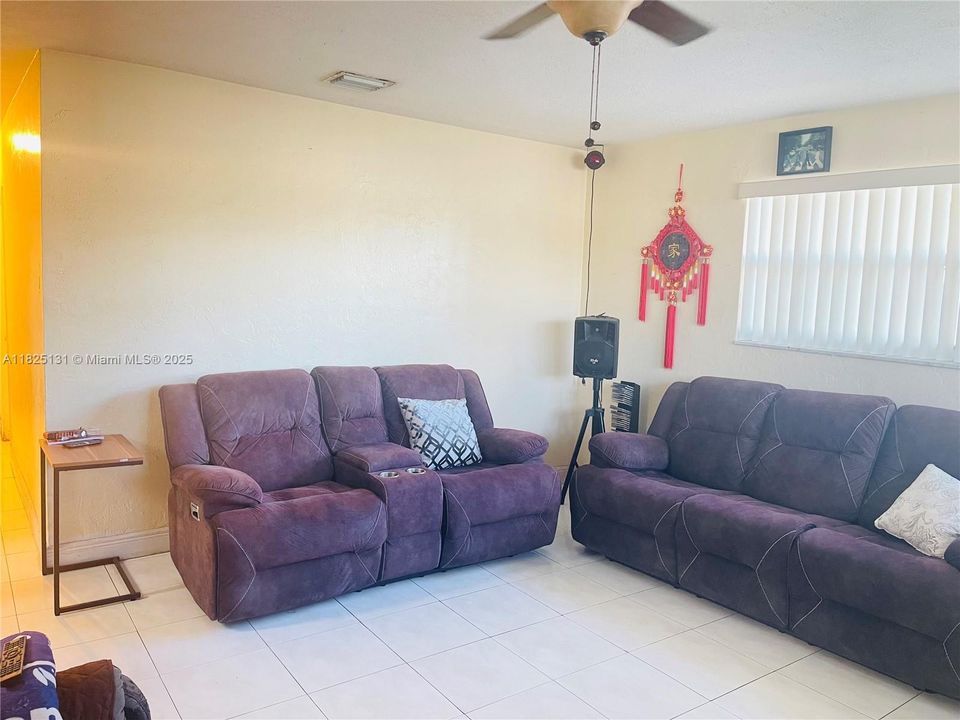 For Sale: $465,000 (3 beds, 2 baths, 1232 Square Feet)