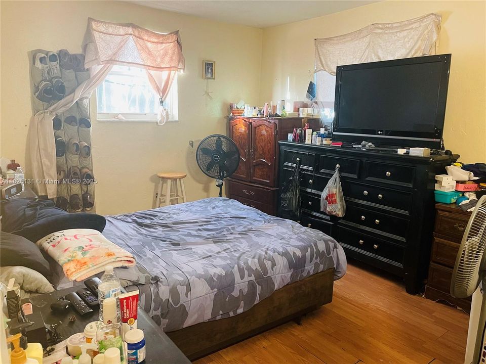 For Sale: $465,000 (3 beds, 2 baths, 1232 Square Feet)