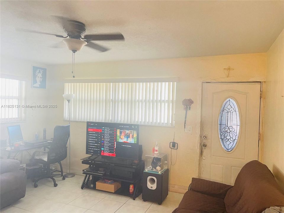 For Sale: $465,000 (3 beds, 2 baths, 1232 Square Feet)