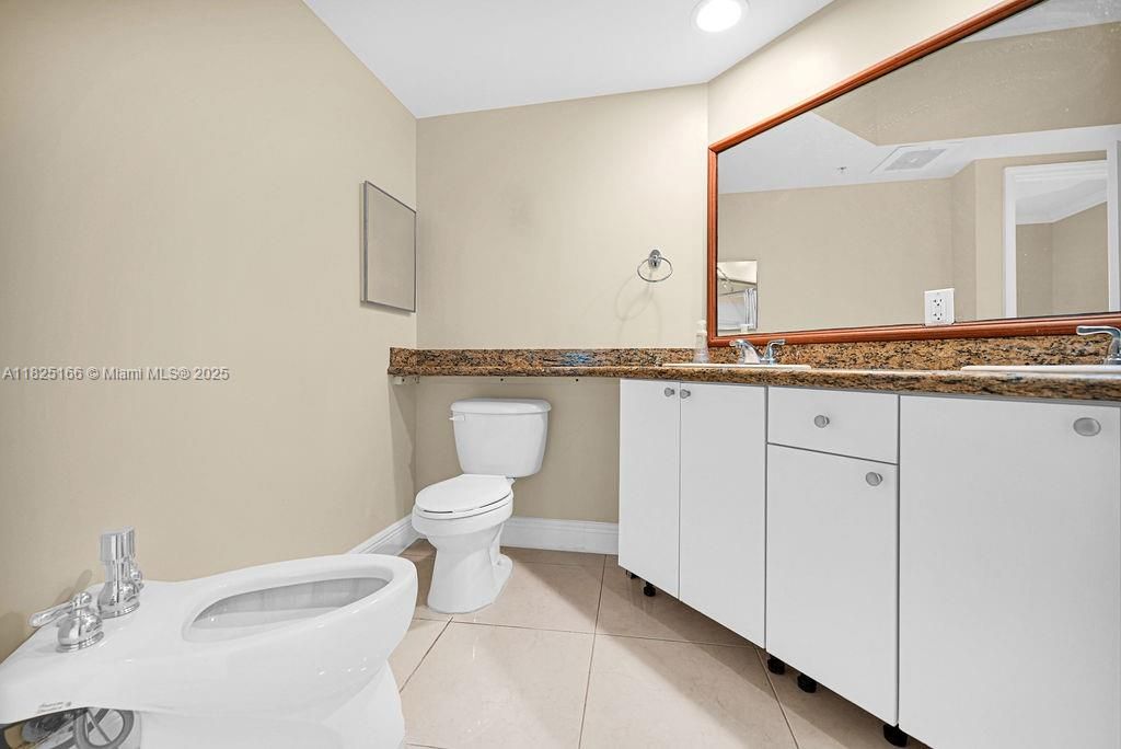 最近售出: $960,000 (3 贝兹, 2 浴室, 1236 平方英尺)