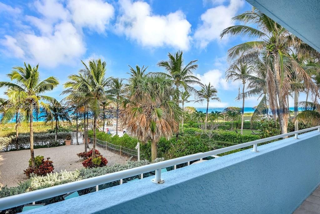 最近售出: $960,000 (3 贝兹, 2 浴室, 1236 平方英尺)