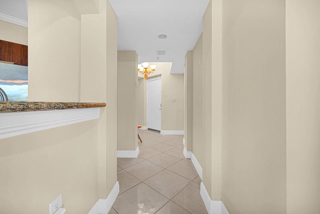 最近售出: $960,000 (3 贝兹, 2 浴室, 1236 平方英尺)