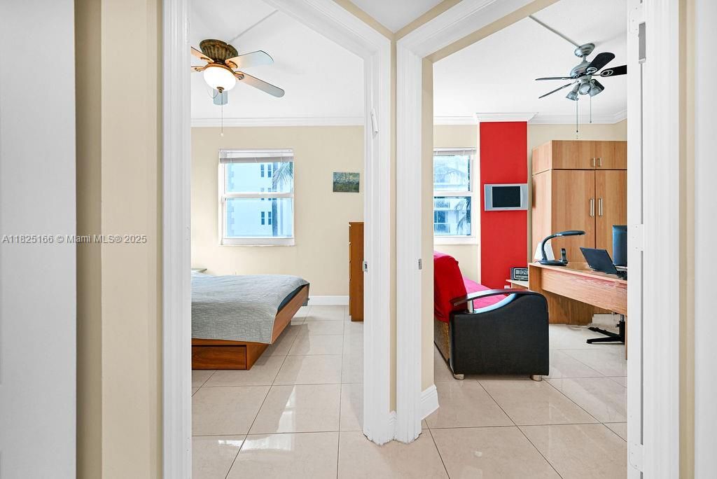 最近售出: $960,000 (3 贝兹, 2 浴室, 1236 平方英尺)