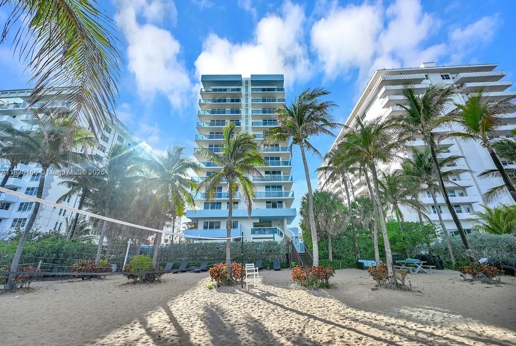 最近售出: $960,000 (3 贝兹, 2 浴室, 1236 平方英尺)