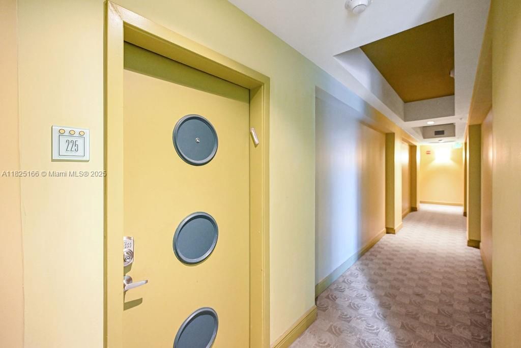 最近售出: $960,000 (3 贝兹, 2 浴室, 1236 平方英尺)