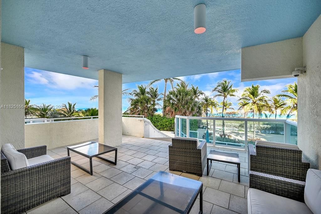 最近售出: $960,000 (3 贝兹, 2 浴室, 1236 平方英尺)