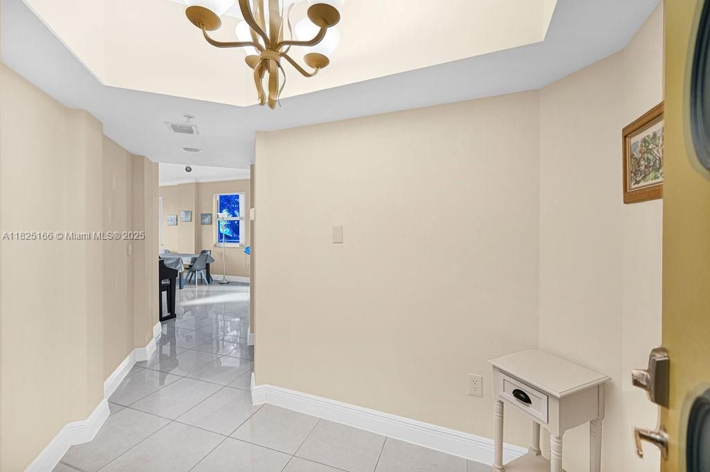 最近售出: $960,000 (3 贝兹, 2 浴室, 1236 平方英尺)