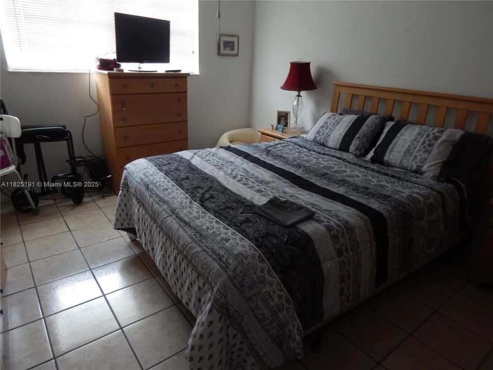 合同活跃: $625,000 (3 贝兹, 2 浴室, 1770 平方英尺)