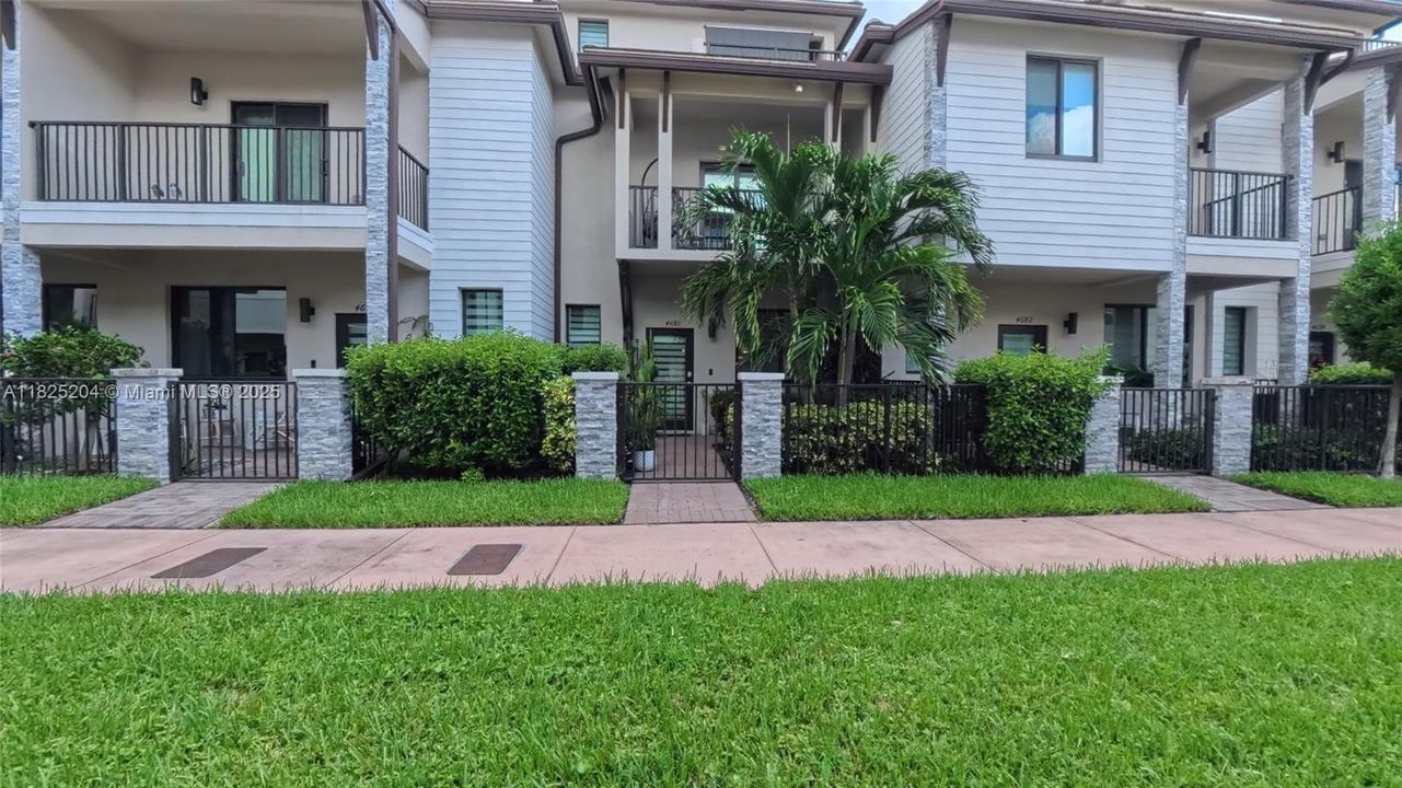 Active With Contract: $739,900 (4 beds, 3 baths, 1866 Square Feet)