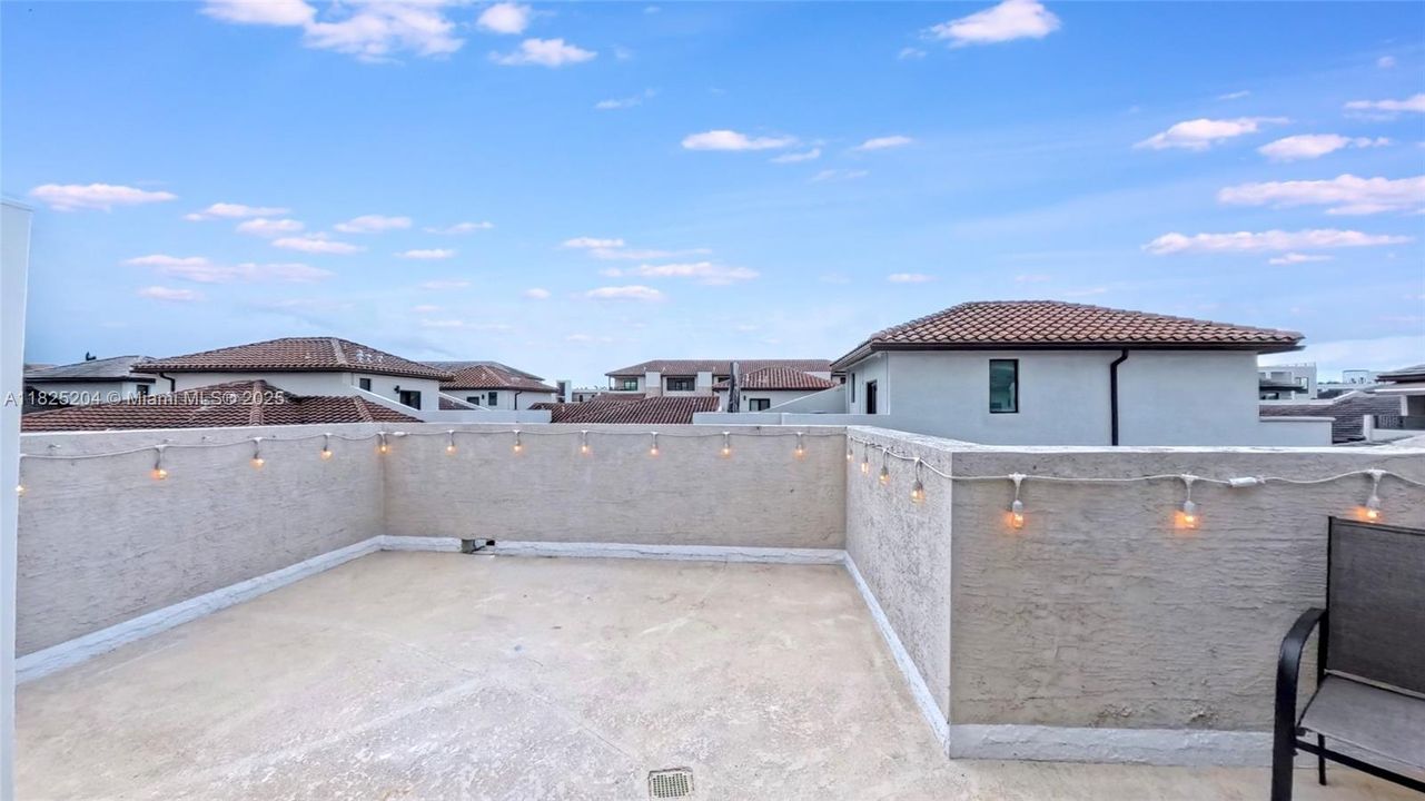 Active With Contract: $739,900 (4 beds, 3 baths, 1866 Square Feet)