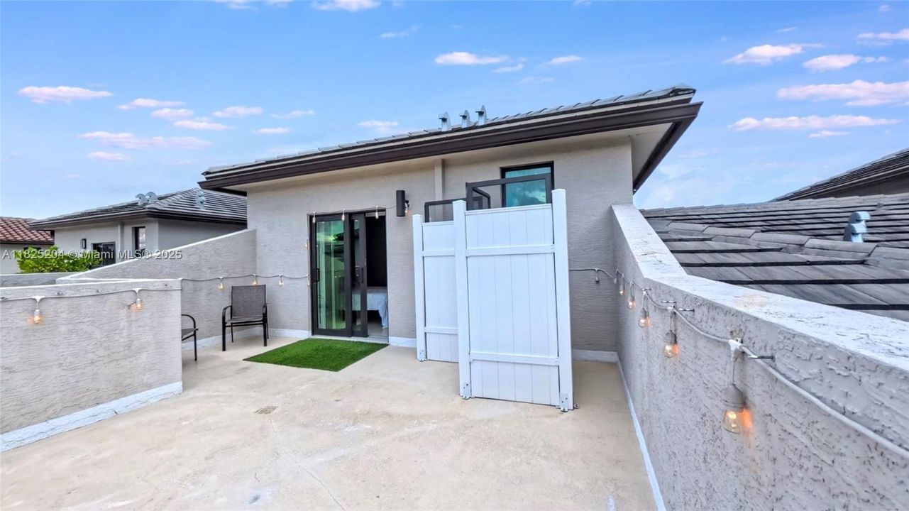 Active With Contract: $739,900 (4 beds, 3 baths, 1866 Square Feet)