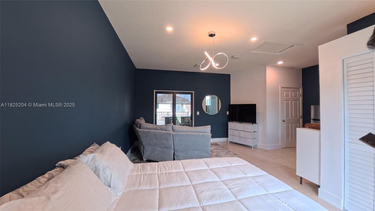 Active With Contract: $739,900 (4 beds, 3 baths, 1866 Square Feet)