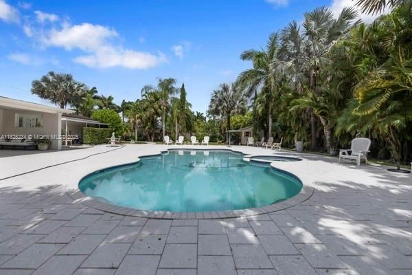 For Sale: $1,499,000 (4 beds, 3 baths, 1837 Square Feet)