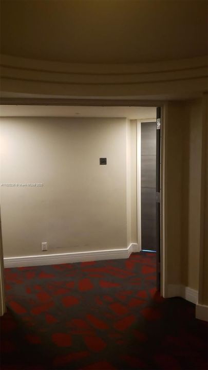 最近售出: $115,000 (1 贝兹, 1 浴室, 341 平方英尺)