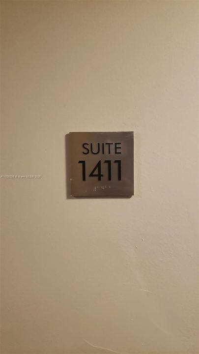 最近售出: $115,000 (1 贝兹, 1 浴室, 341 平方英尺)