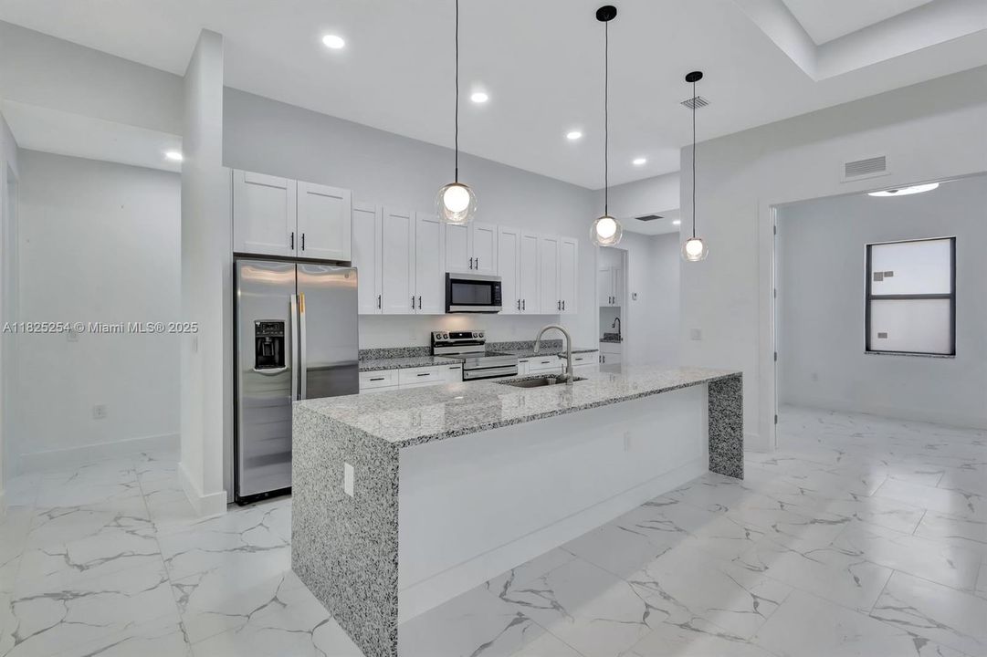 Недавно продано: $354,900 (3 спален, 2 ванн, 1812 Квадратных фут)