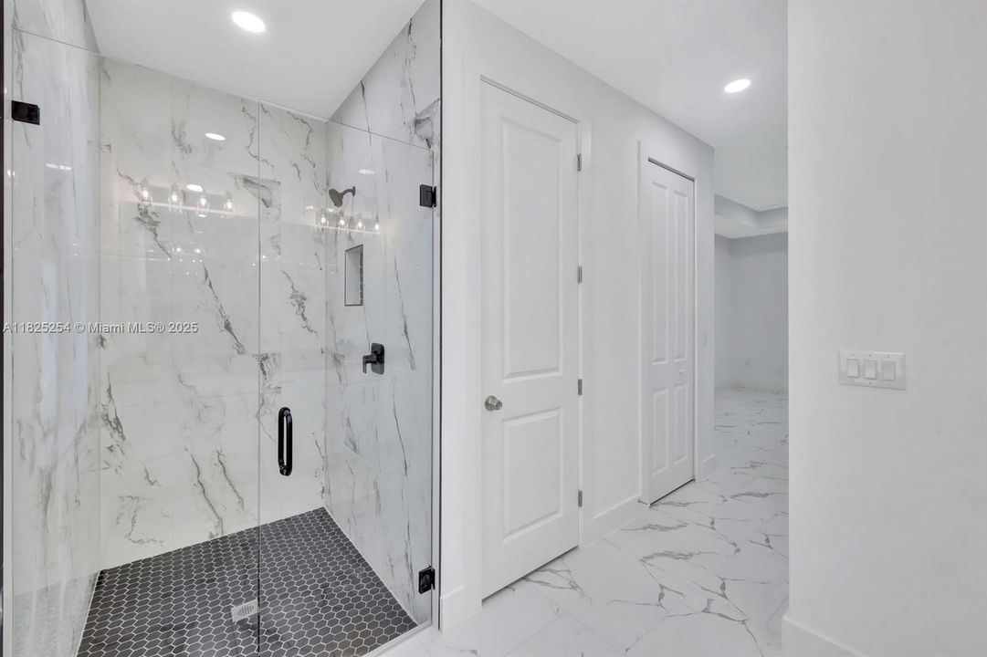 Недавно продано: $354,900 (3 спален, 2 ванн, 1812 Квадратных фут)