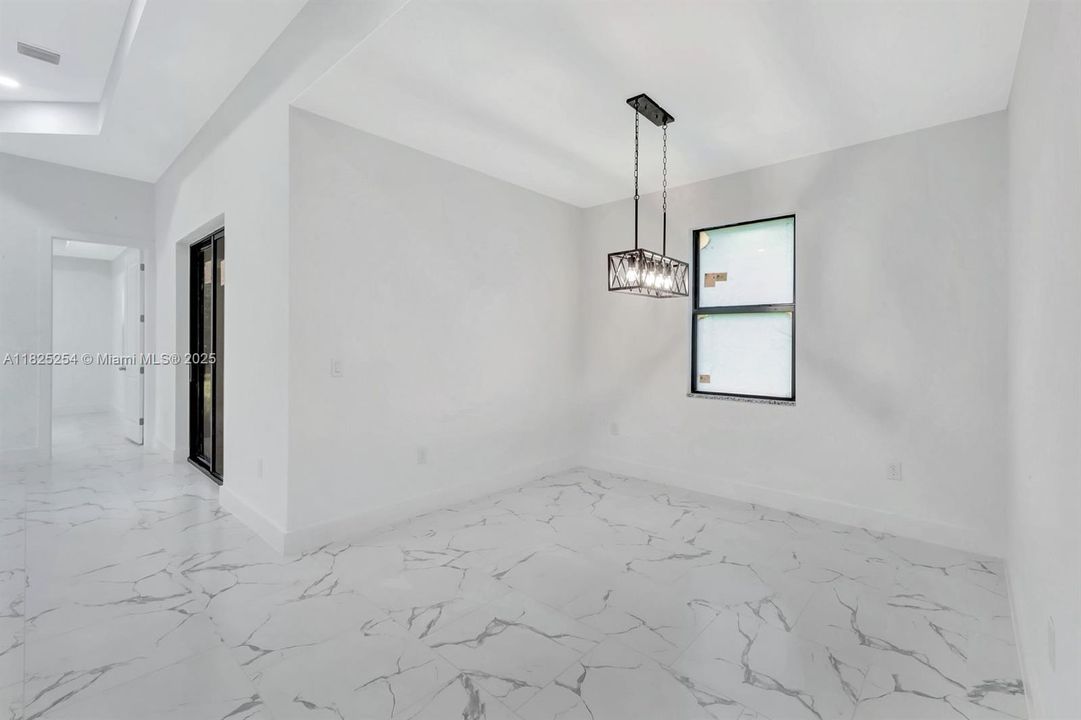 Недавно продано: $354,900 (3 спален, 2 ванн, 1812 Квадратных фут)