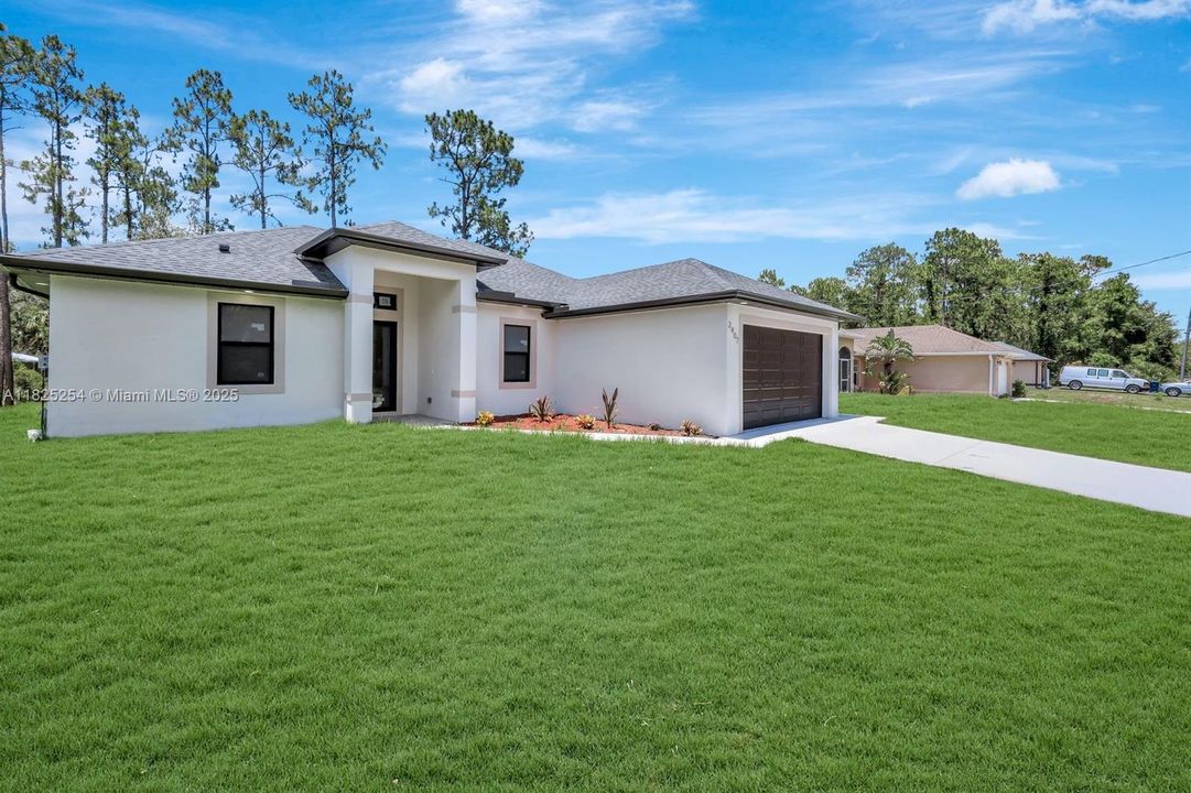 Недавно продано: $354,900 (3 спален, 2 ванн, 1812 Квадратных фут)